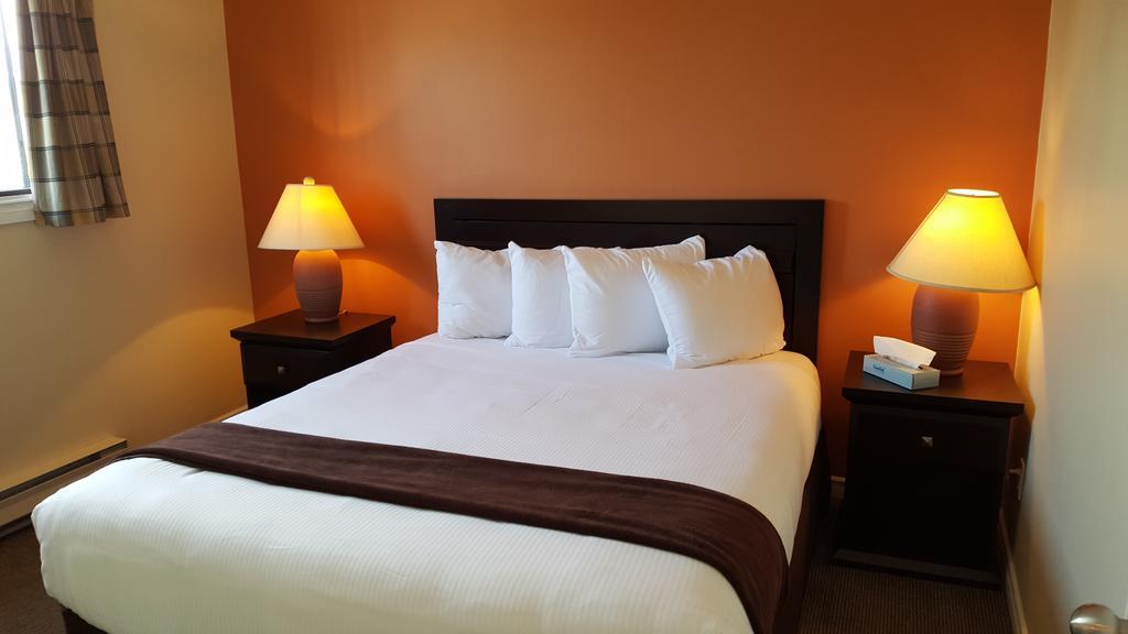 North Pointe Inn And Suites เคโลว์นา ภายนอก รูปภาพ